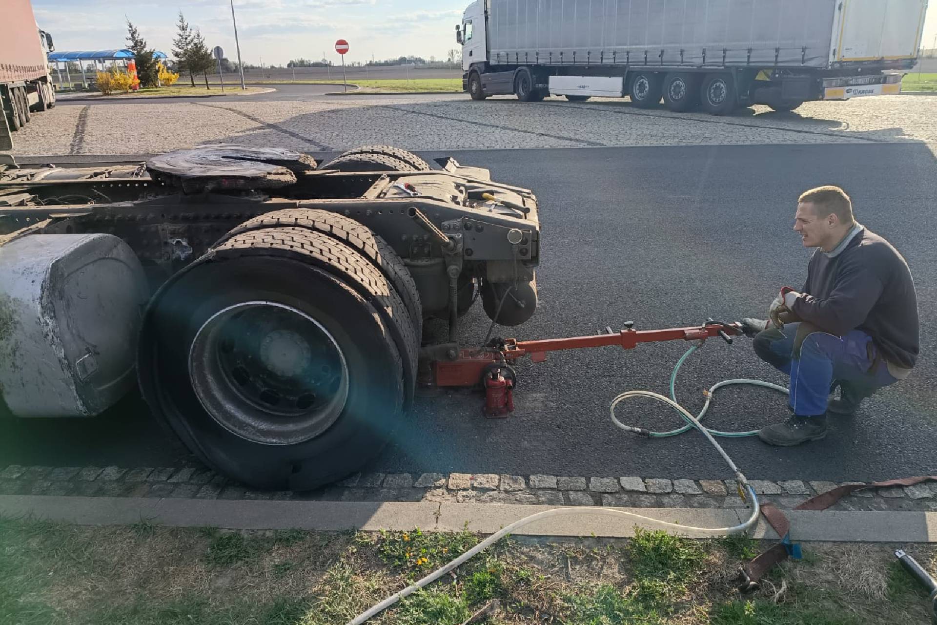 Wulkanizacja Mobilna 24h - natychmiastowa pomoc na drodze